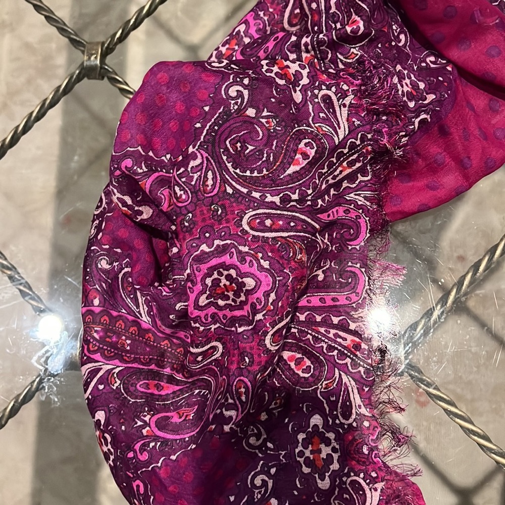 Banana Republic paisley printed silk scarf - Picture 4 of 4